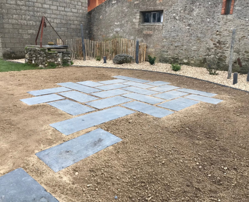 Terrasse ardoises - joints en gazon Pornic paysagiste 44