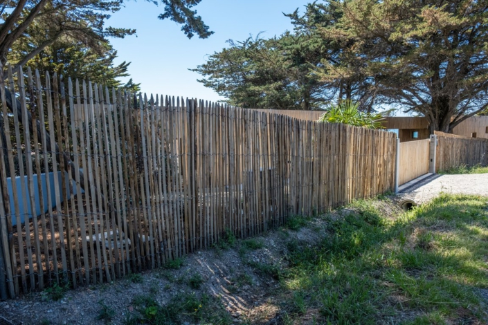 Clôture en ganivelle châtaignier bord de mer - Au Jardin des rêves