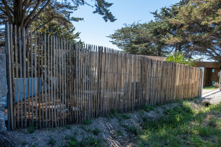 Cloture en ganivelle chataignier bord de mer - Maxime Richeux