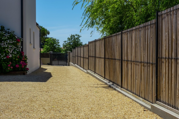 Clôture en grilles rigides - Occultant en bois - Au Jardin des rêves