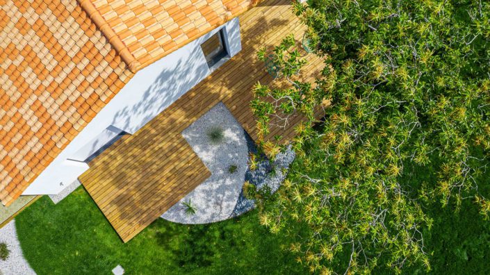 Pornic Terrasse en pin avec massif intégré - Au Jardin des Rêves