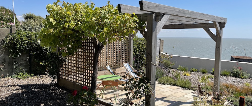 pergola terrasse près de la mer à pornic au jardin des reves paysagiste la plaine sur mer paysagiste pornic