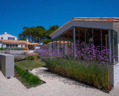 plantations pornic paysagiste - cour en calcaire - aménagement extérieur au jardin des reves