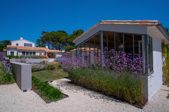 plantations pornic paysagiste - cour en calcaire - aménagement extérieur au jardin des reves