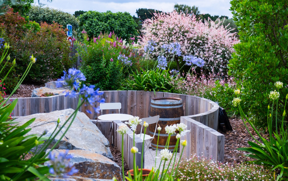 terrasse enterrée près de la mer pour brise vent, au jardin des reves, paysagiste la plaine sur mer