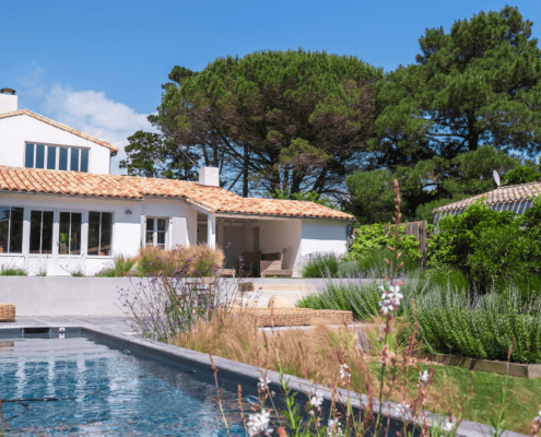 jardin-piscine-au-jardin-des-reves Massif fleurit, paysagiste Pornic. Création de jardin de reve, par au jardin des reves, paysagiste la plaine sur mer, paysagiste Pornic, La bernerie, préfaille, saint michel chef chef, saint brevin les pins