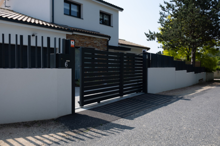 Portail alu automatique au jardin des reves paysagiste pornic