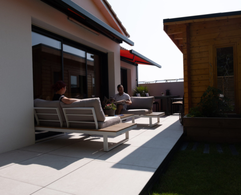 Terrasse carrelage moderne, jardin détente par au jardin des rêves